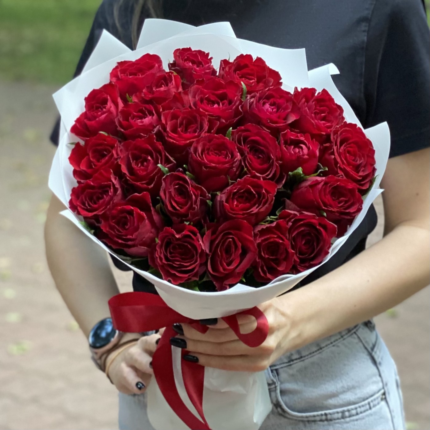 25 красных роз 40 см